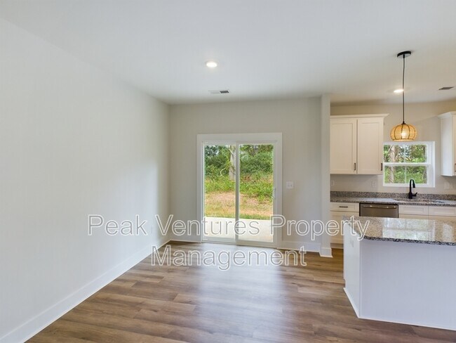 Building Photo - 113 Norbert Ln