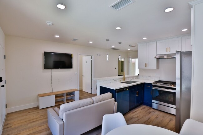 Interior Photo - 1118 W 37th Dr