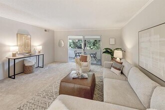 Building Photo - Spacious Rossmoor 2/2 Condo Available Now!