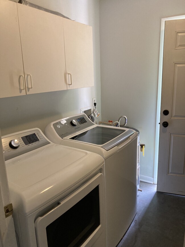 Washer and Dryer - 1695B E Broad St