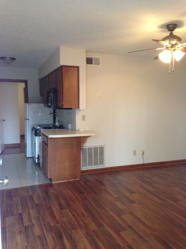 Building Photo - Downtown 1BR | Oct ‘26 Availability
