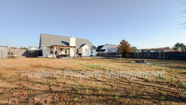 Building Photo - 215 Americana Dr