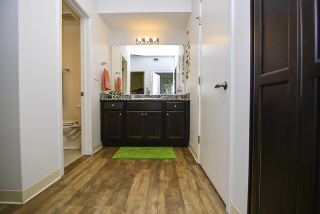 Building Photo - 61 Vandy