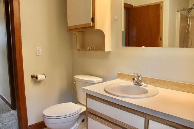 Building Photo - 5 Cornwall Ln