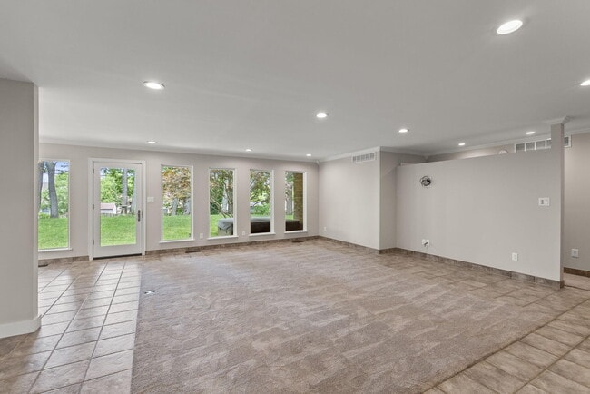 Building Photo - 1233 Sherborne Pl