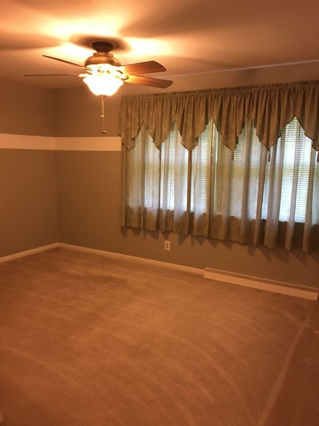 Building Photo - 119 Mitchell Cir