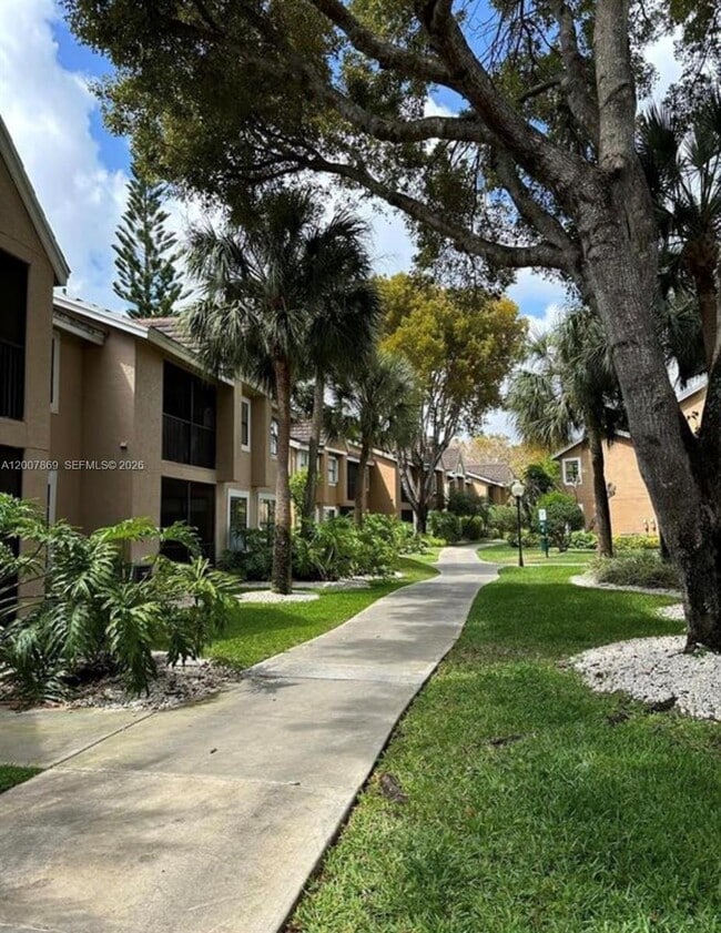 Building Photo - 15570 SW 105th Ln