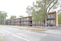 Building Photo - Pembrook Manor