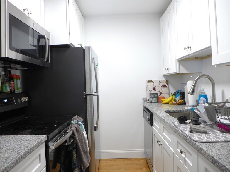 Building Photo - 31 Cunard St