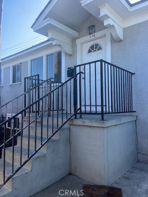 Building Photo - 976 W 23rd St