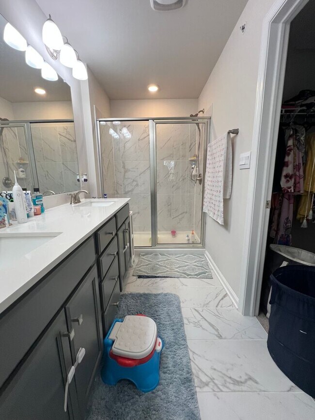 Building Photo - Stunning 4-Bed Townhome in Quakertown! Available NOW!