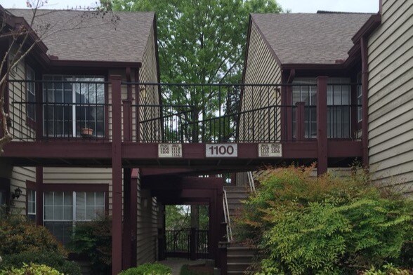 Bldg 1100 - 1112 Sandy Ln Dr