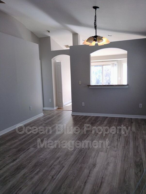 Building Photo - 18200 Cypress Bay Pkwy