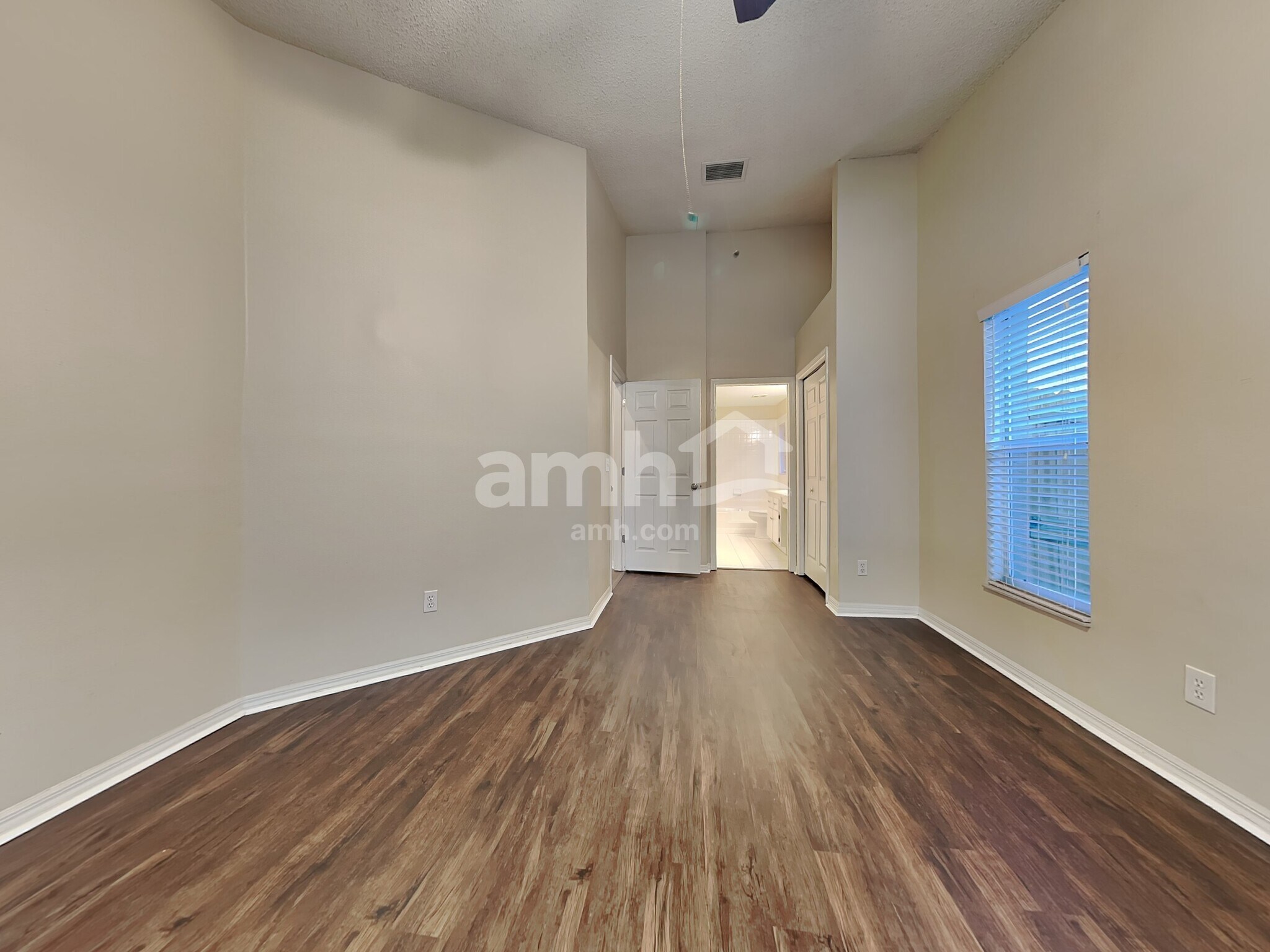 Building Photo - 17758 Oak Bridge St