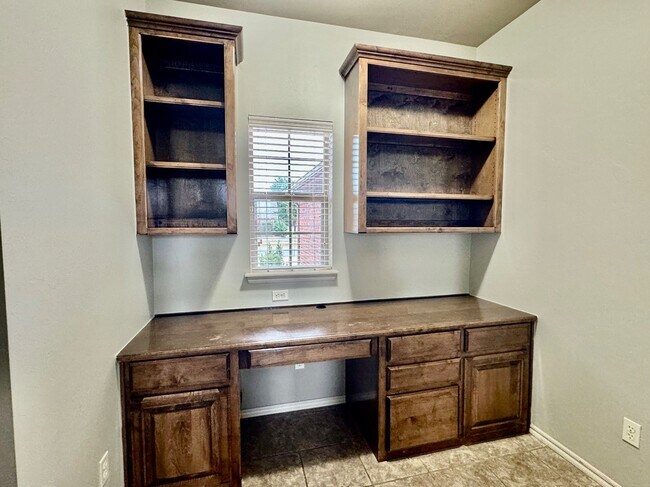 Building Photo - 15705 Creek Heights Dr