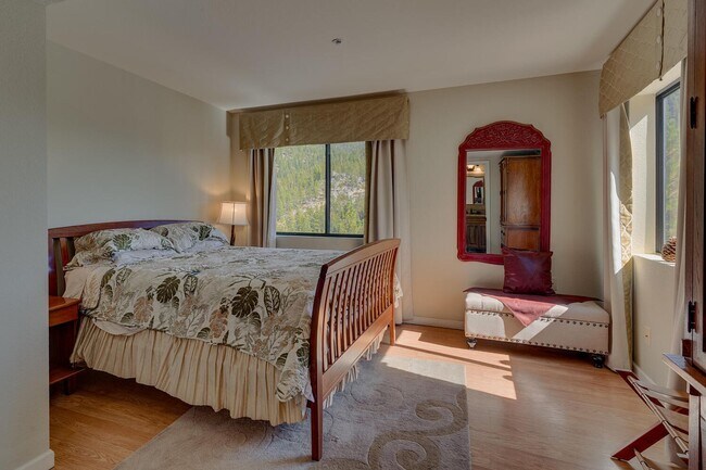 Building Photo - Lakeview condo in Incline Village