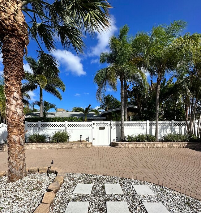 Building Photo - 3036 Coral Shores Dr