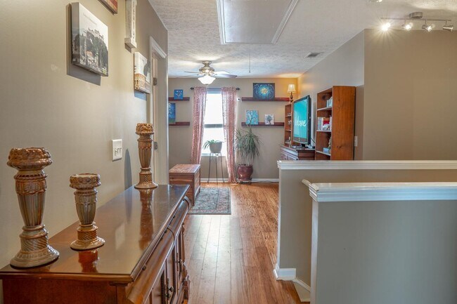 Building Photo - 3 Bedroom/2 bathroom coming soon to  Lebanon