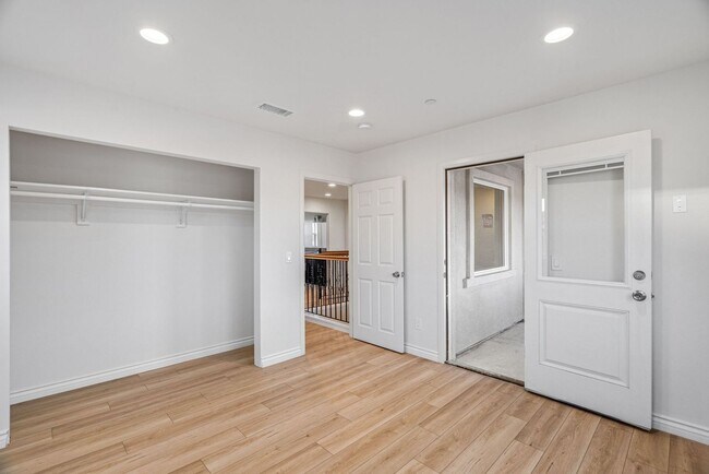 Building Photo - 8500 Grv Hl Ct