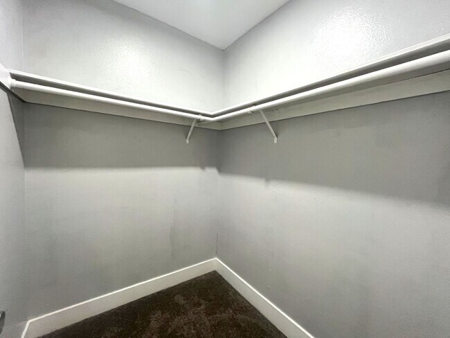 Building Photo - 1708 E Fairfield Ct