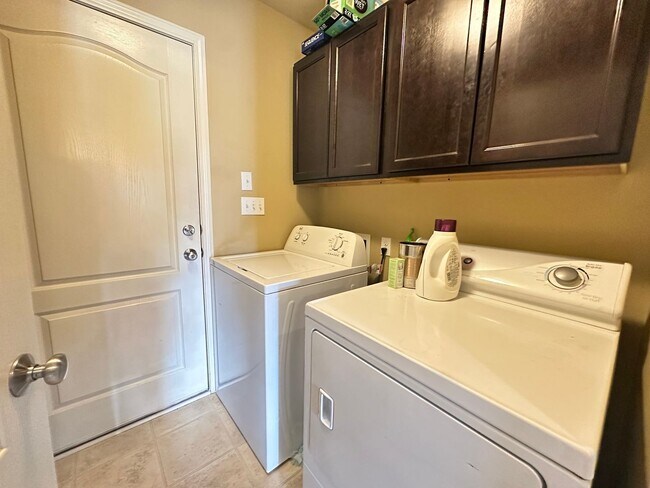 Building Photo - 3825 Pickering Pass Dr
