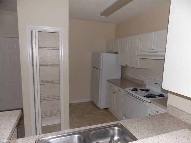 Building Photo - 18001 Richmond Place Dr