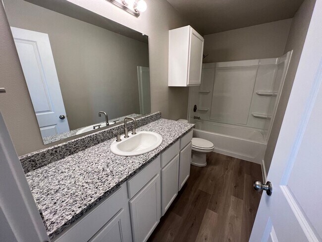 Building Photo - 3 Bedroom Townhome In Harvest Wolfforth!