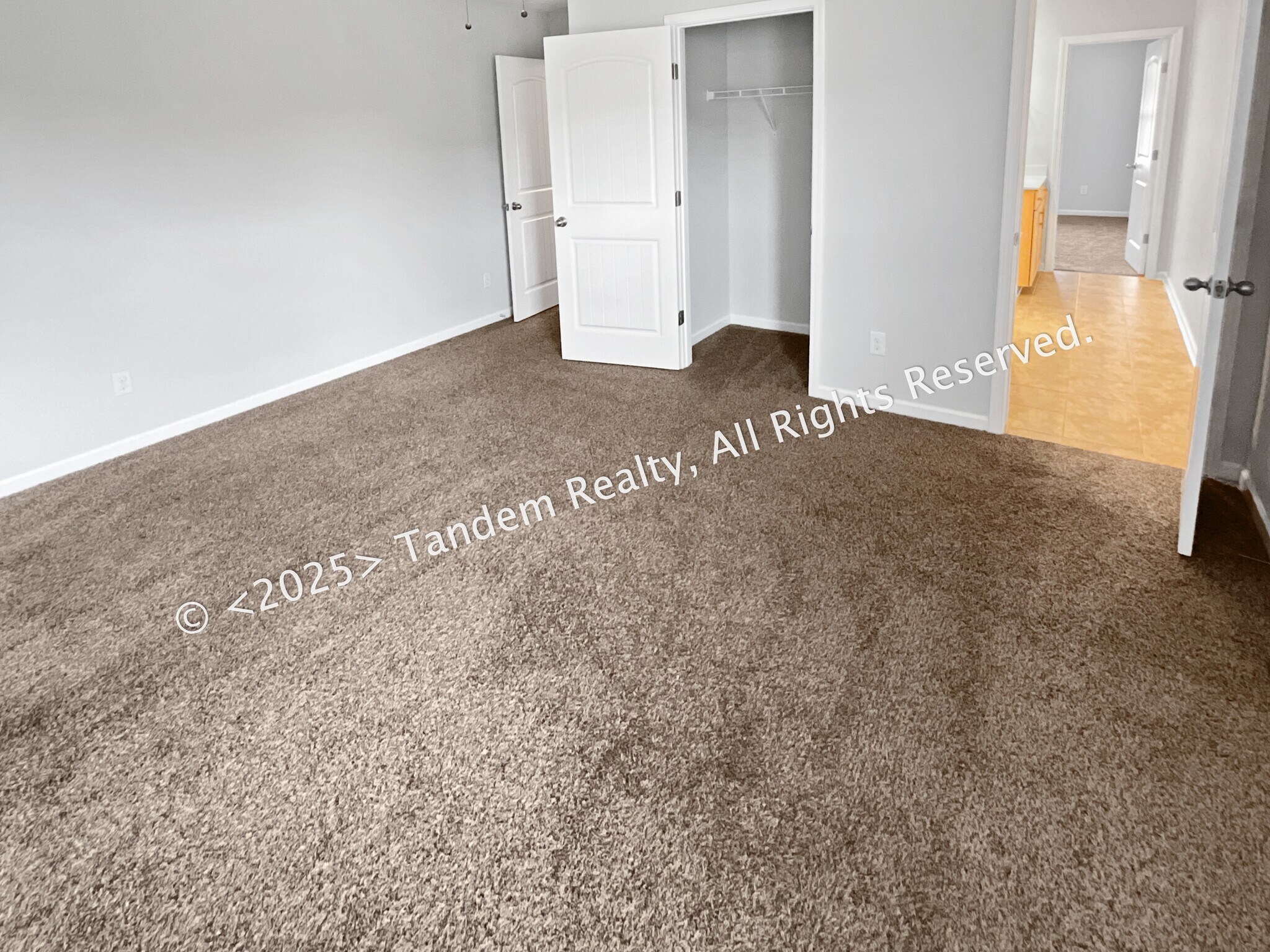 Building Photo - 8020 Forest Hills Dr