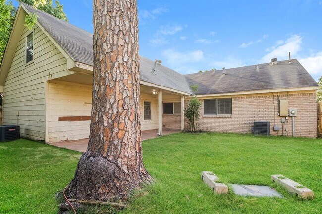 Building Photo - 22626 Guardsman Ln