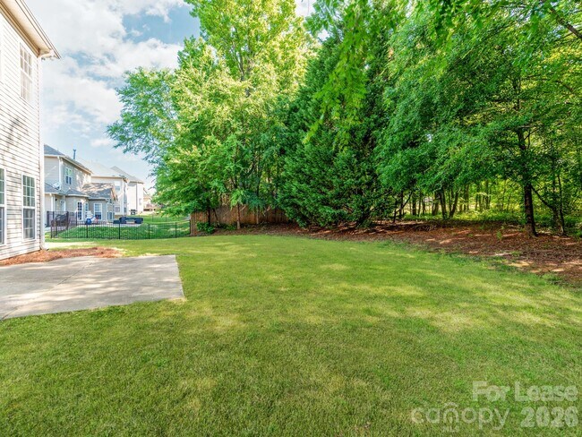 Building Photo - 533 Montgrove Pl NW