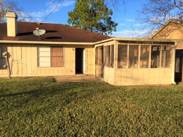 Building Photo - 8323 Quail Hills Dr
