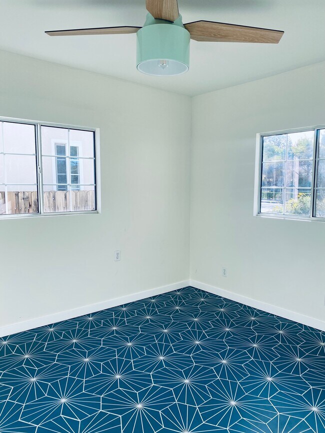 Building Photo - 6004 Lindley Ave