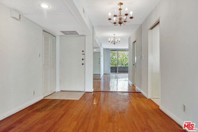 Building Photo - 1300 Midvale Ave