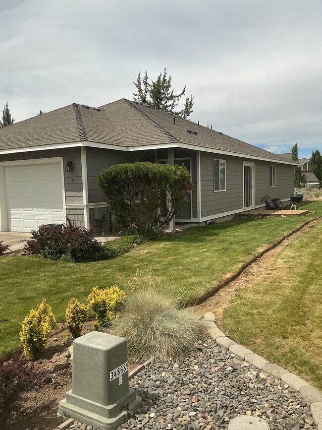 Building Photo - 2382 NE Mary Rose Pl