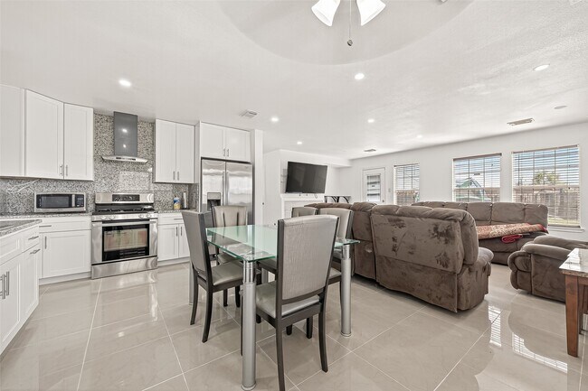 Building Photo - 15707 Crooked Arrow Dr