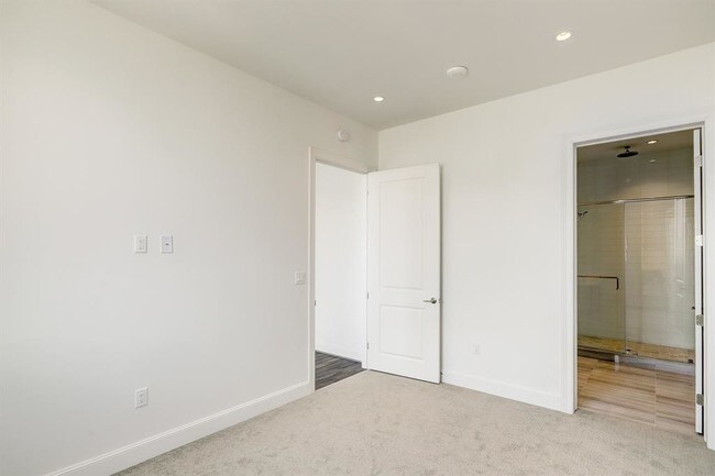 Building Photo - 1211 Caroline St