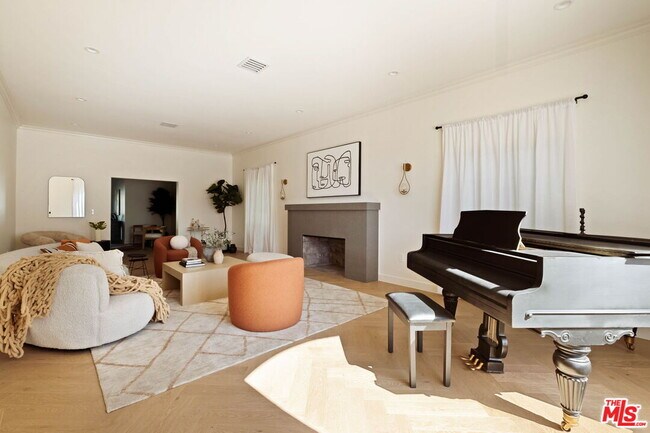 Building Photo - 308 S Highland Ave