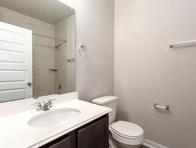 Building Photo - 9314 Clarke Cv