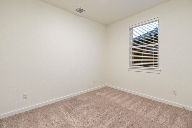 Building Photo - Beautiful 4 bedroom, 3 bathroom home in Hu...