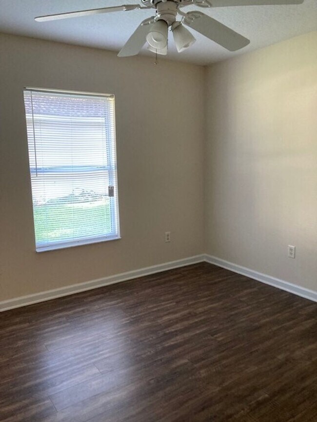 Building Photo - 36 Pony Express Dr
