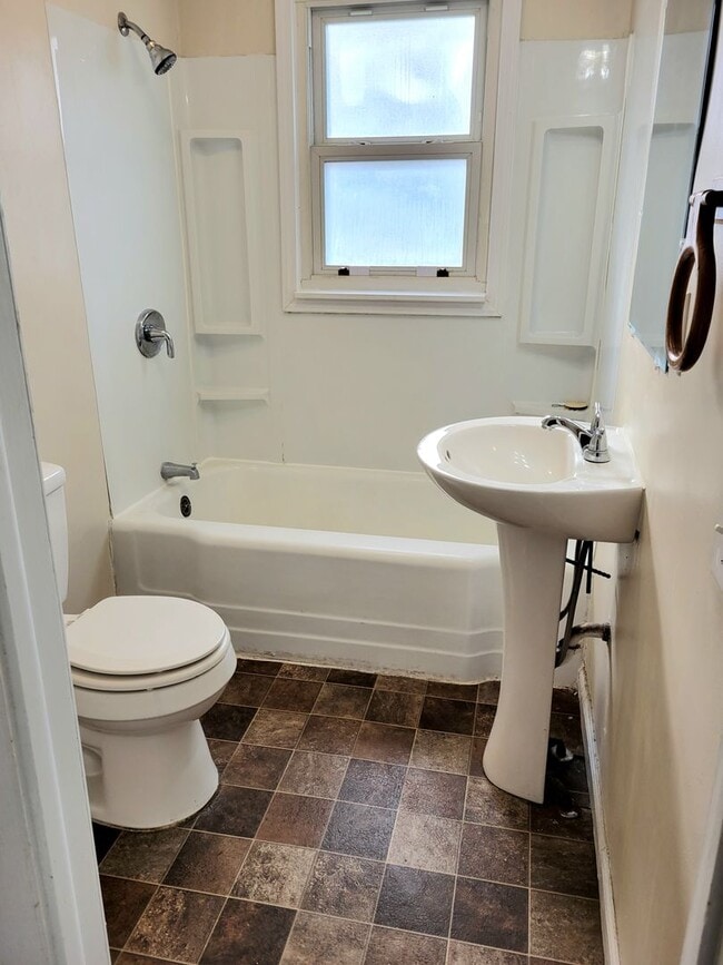 Building Photo - 1604 Sycamore St