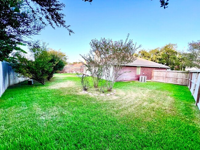 Building Photo - 6415 Hunterstone Ct