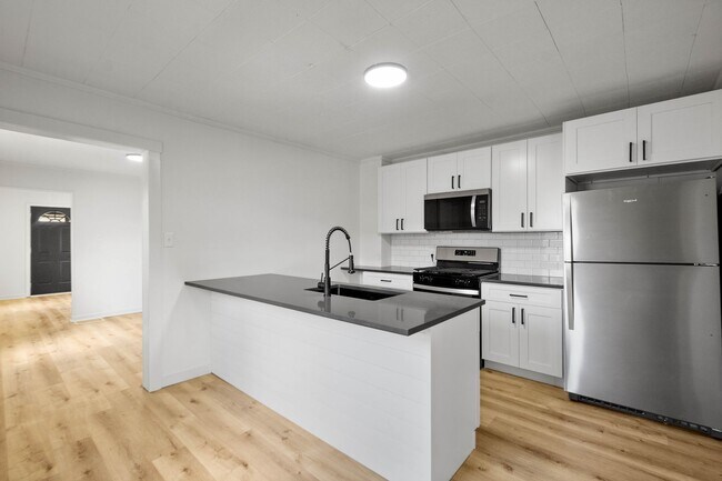 Building Photo - READY FOR MOVE IN! FULLY RENOVATED 2-BEDRO...