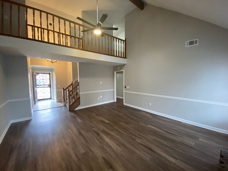Building Photo - 4244 Chesapeake Way