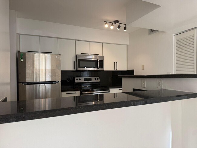 Building Photo - 530 S Park Rd