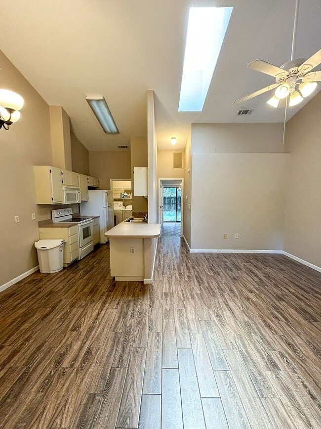 Building Photo - 3824 SW 30th Terrace