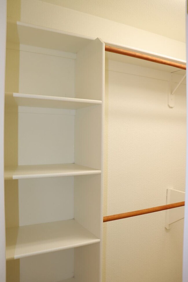 Building Photo - East Side 3 Bed 2 Bath Energy Efficient Pulte Home