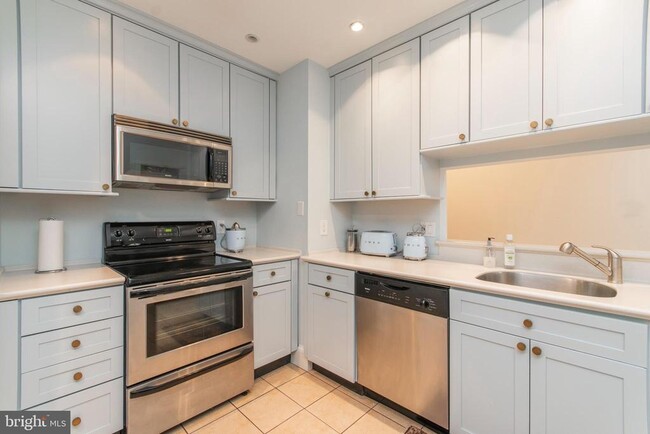 Building Photo - 1731 Wallace St