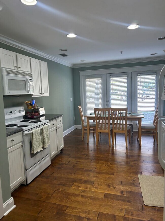 Building Photo - 01-102 Ball