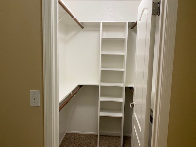 Building Photo - 9912 Vanessa Ave